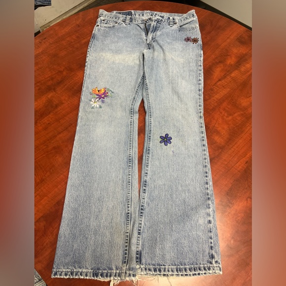Vintage distressed Levi’s with hand painted design. - Picture 5 of 7